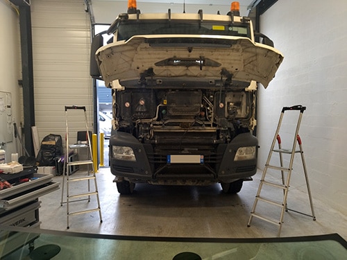 Illustration CHANGEMENT DE PARE-BRISE D’UN POIDS LOURD